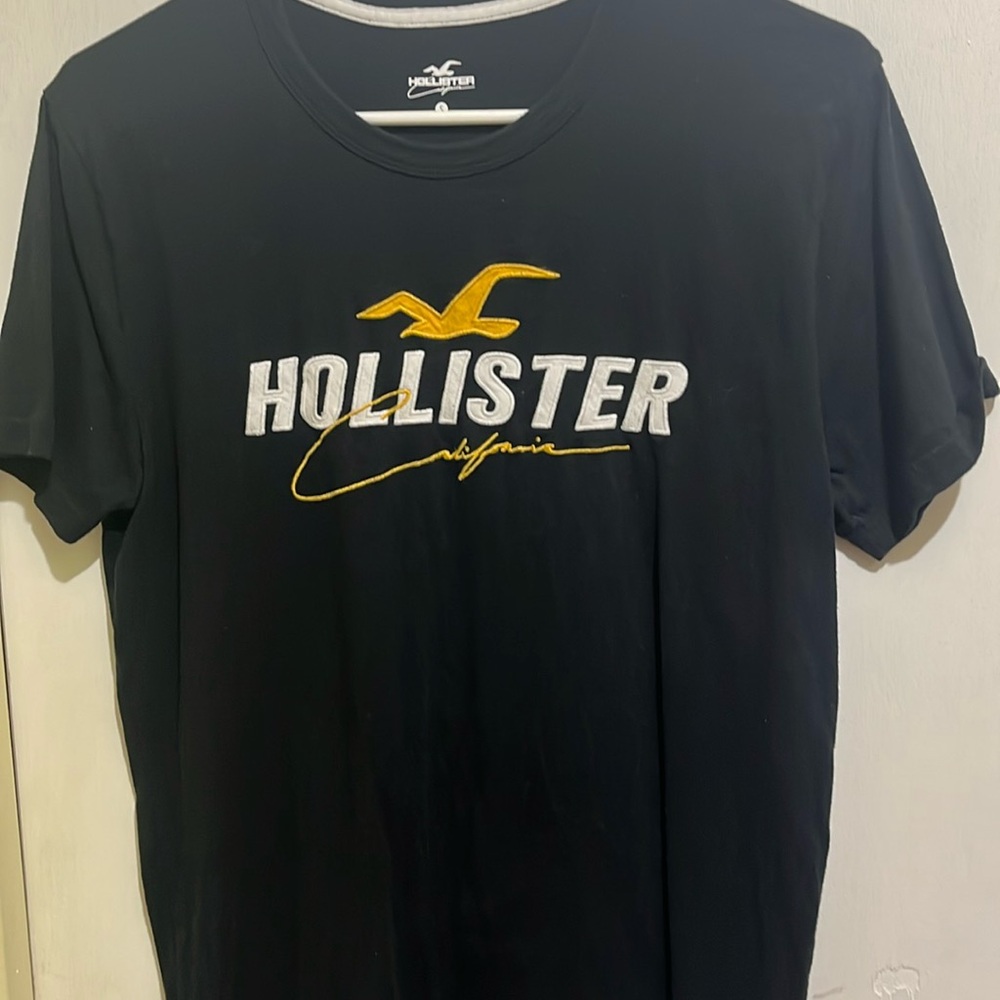 Black Hollister Tshirt